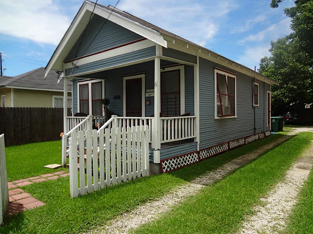 1108 Mathis Property Photo 2