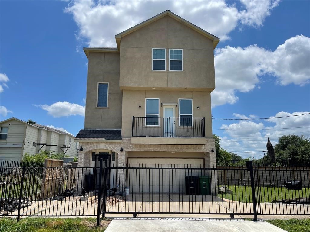 3112 Clay Street Property Photo 1