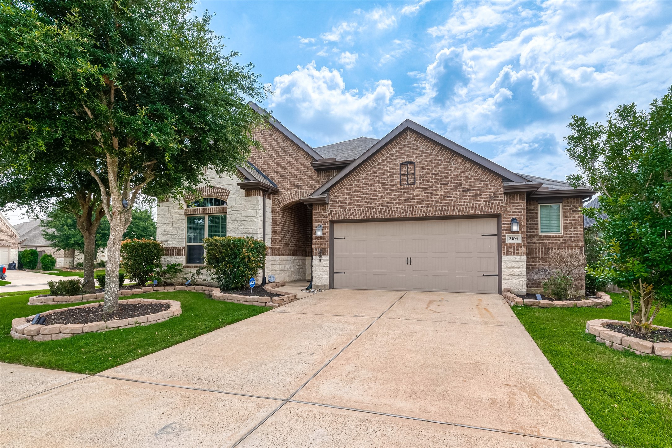 2103 Sora Grove Court Property Photo 1