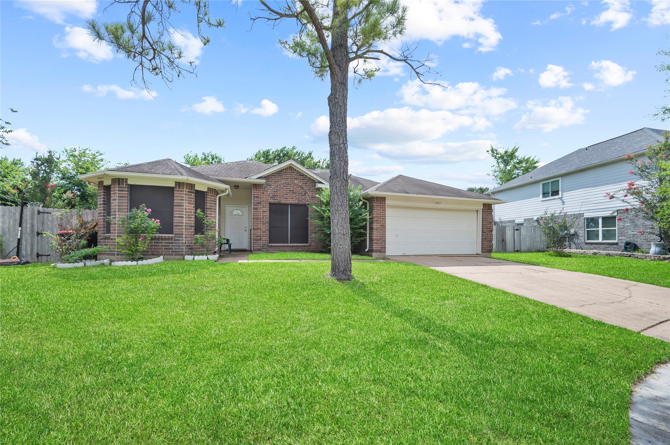 207 Smokey Hill Court Property Photo 1