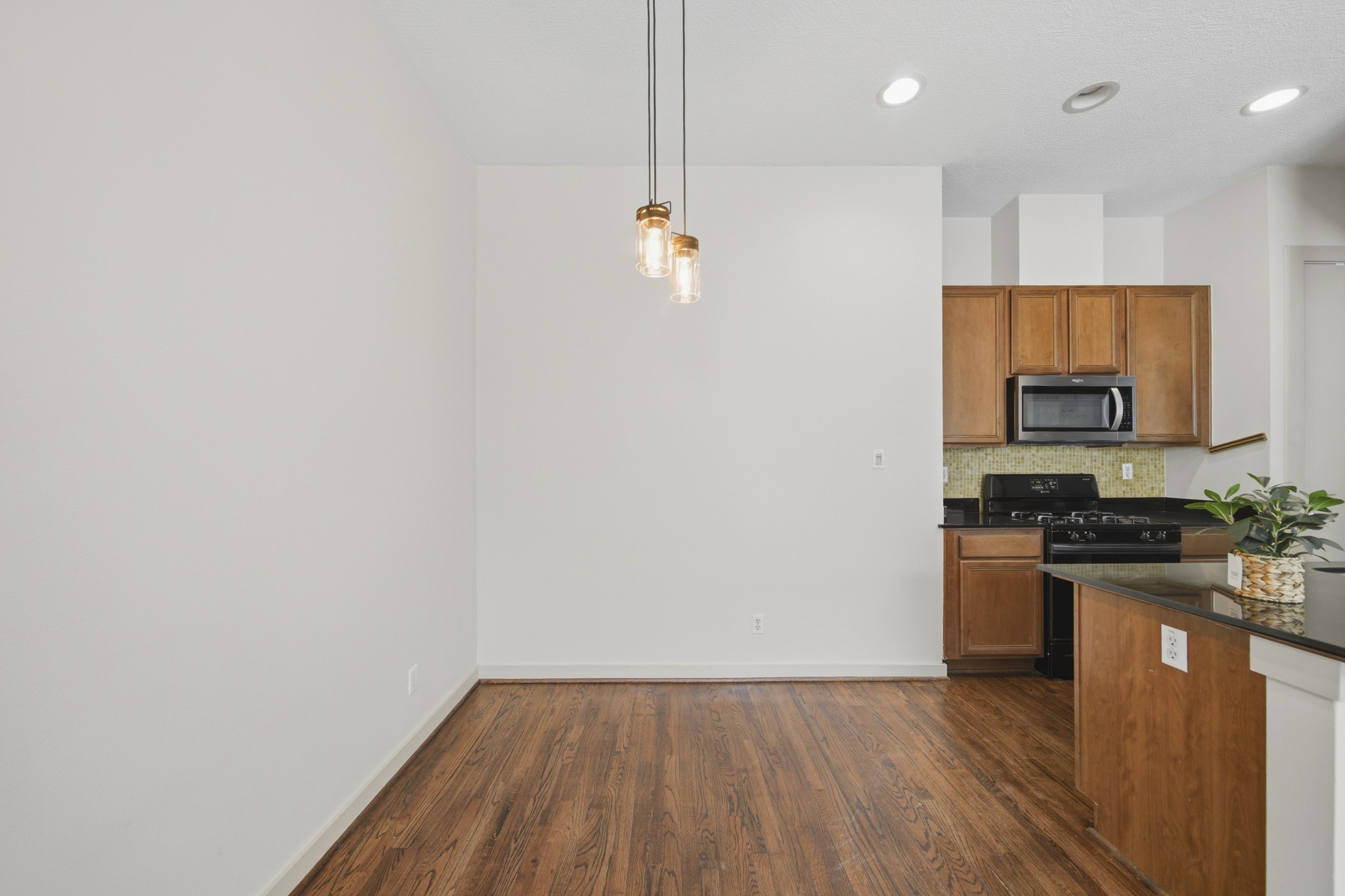 4036 Center Street Property Photo 10