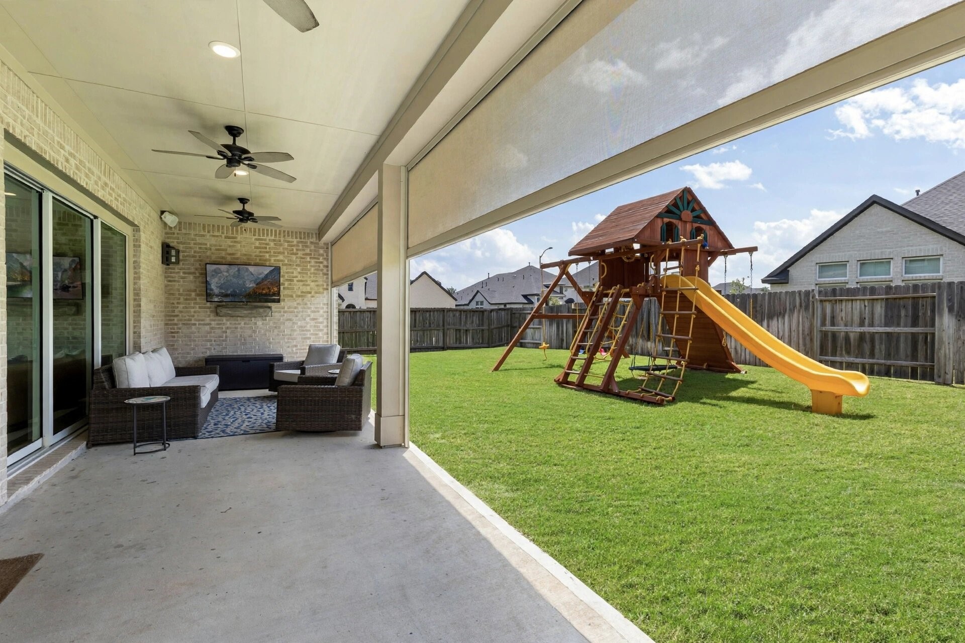 25003 Stela Falls Lane Property Photo 17