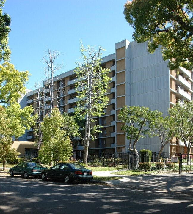 440 N Madison Ave Property Photo 1