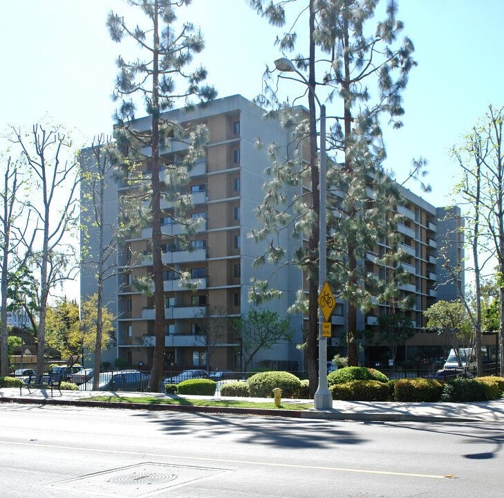 440 N Madison Ave Property Photo 2