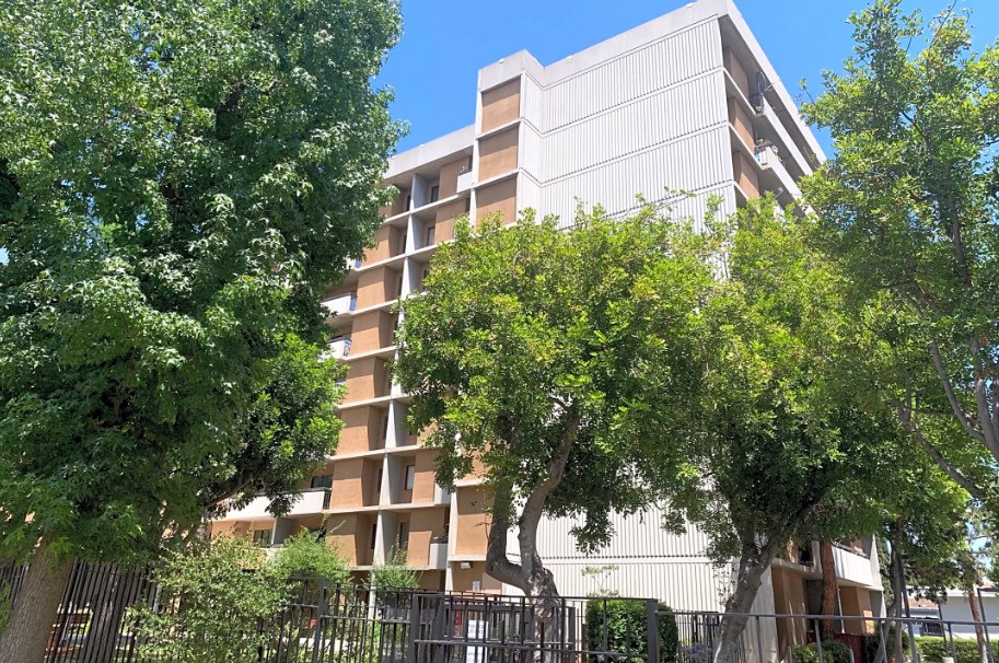 440 N Madison Ave Property Photo 4