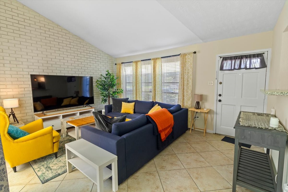 2447 Briarwest Boulevard Property Photo 4