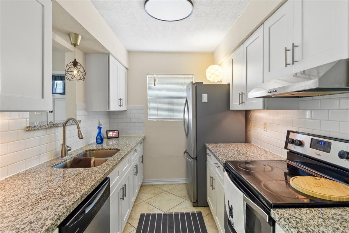 2447 Briarwest Boulevard Property Photo 8