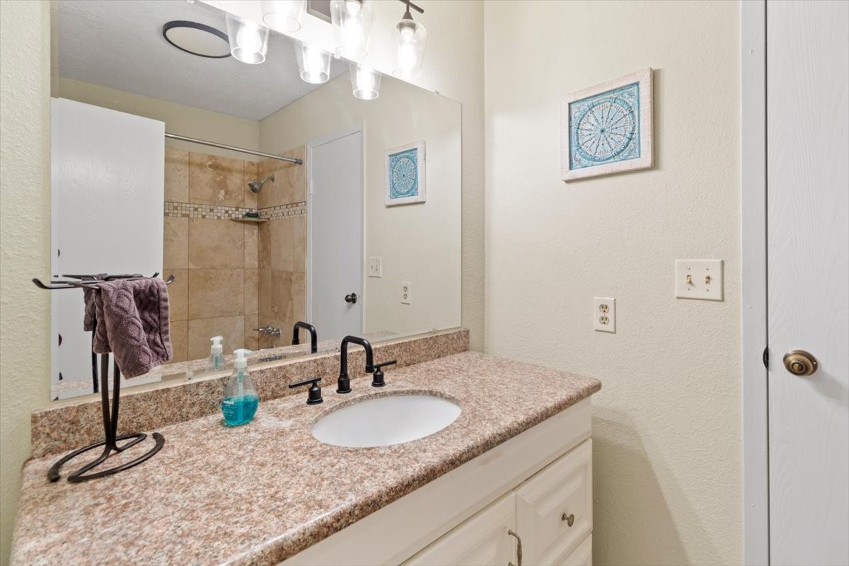 2447 Briarwest Boulevard Property Photo 12