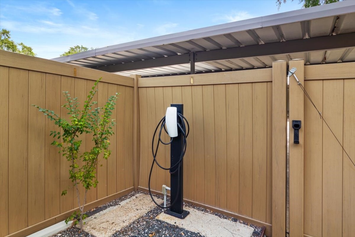2447 Briarwest Boulevard Property Photo 19