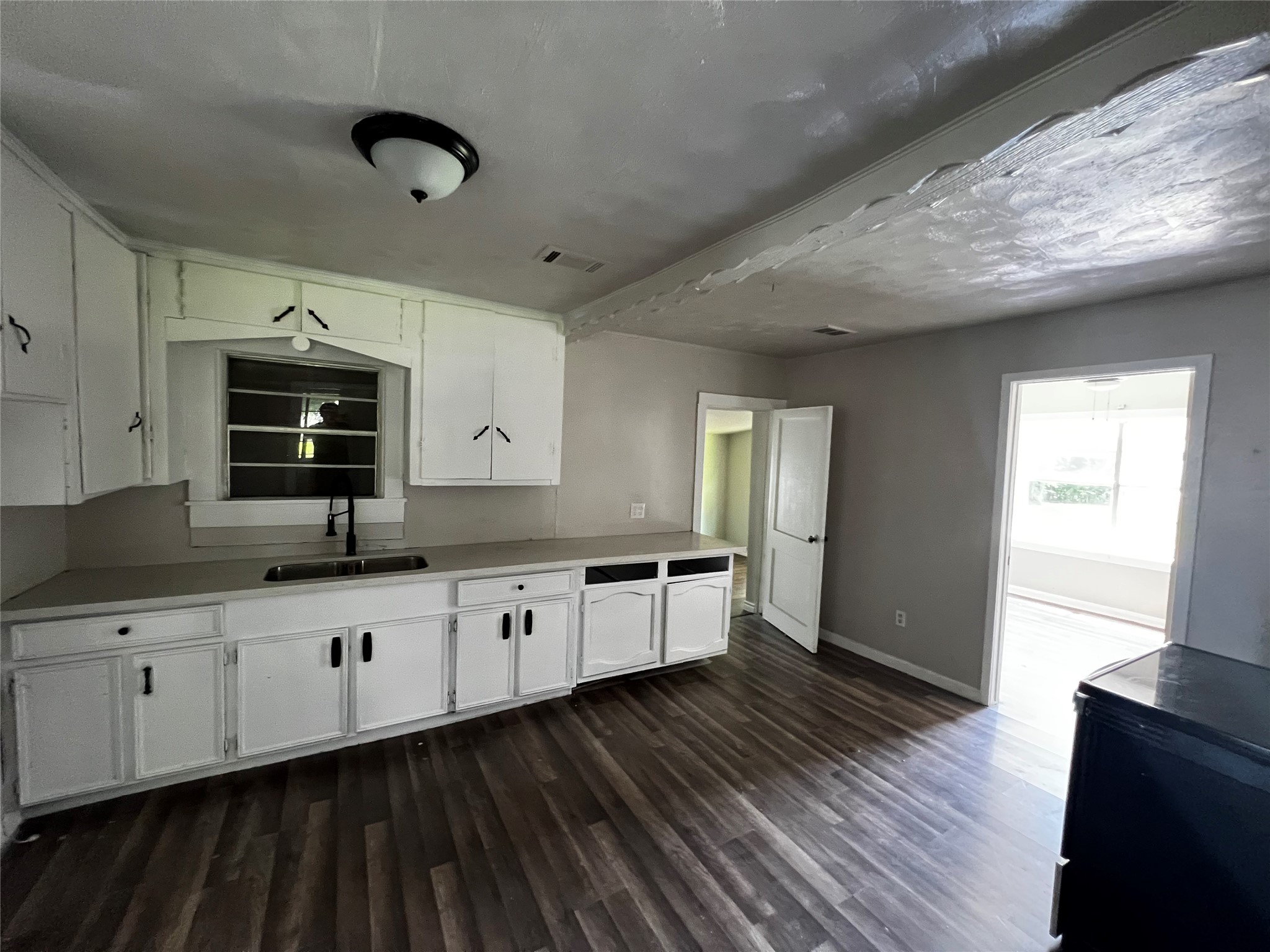 3785 Goliad Street Property Photo 5