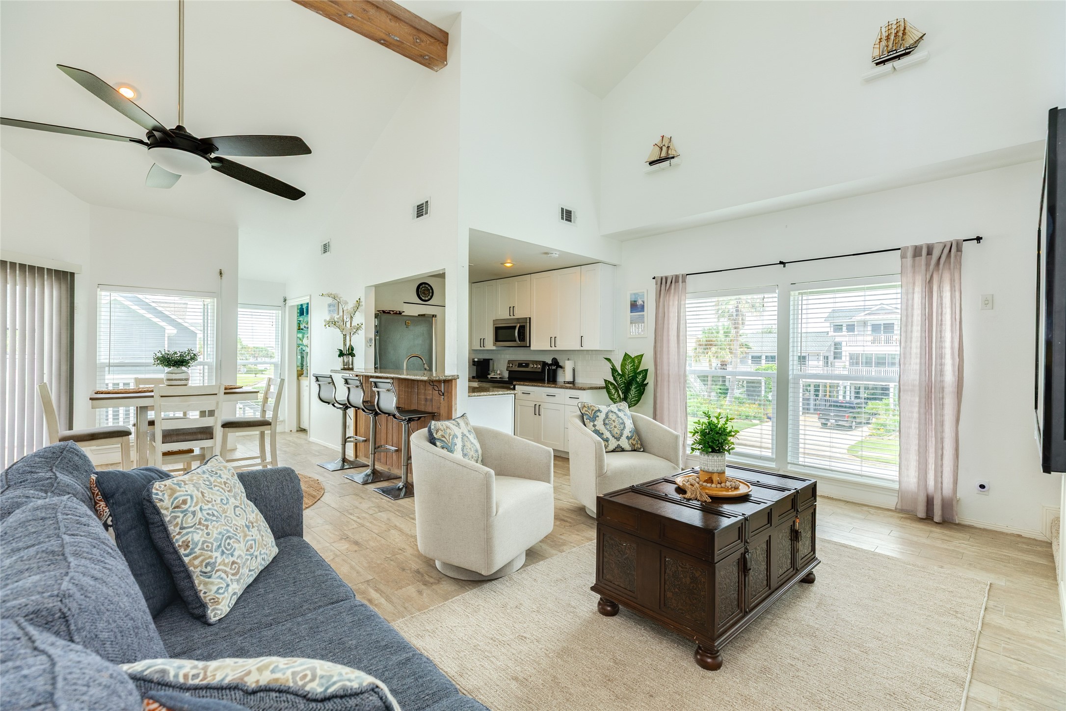 13827 Pirates Beach Boulevard Property Photo 10