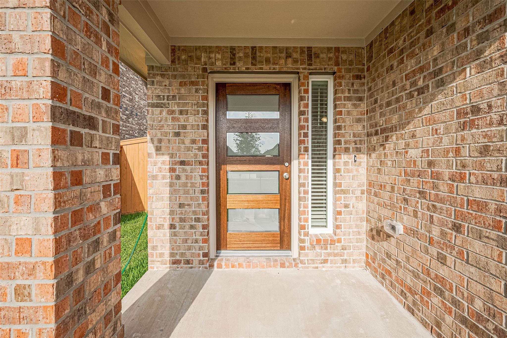 2212 Manila Lane Property Photo 3