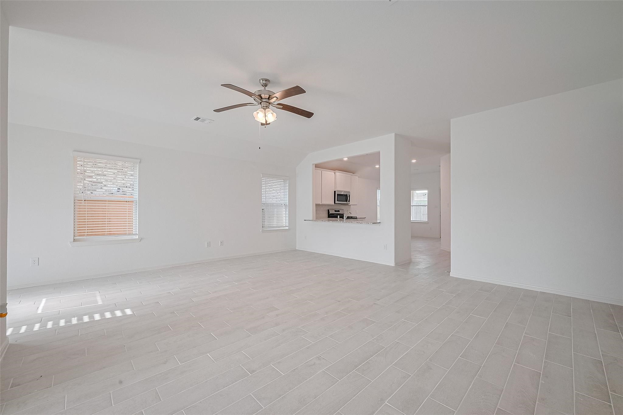2212 Manila Lane Property Photo 4
