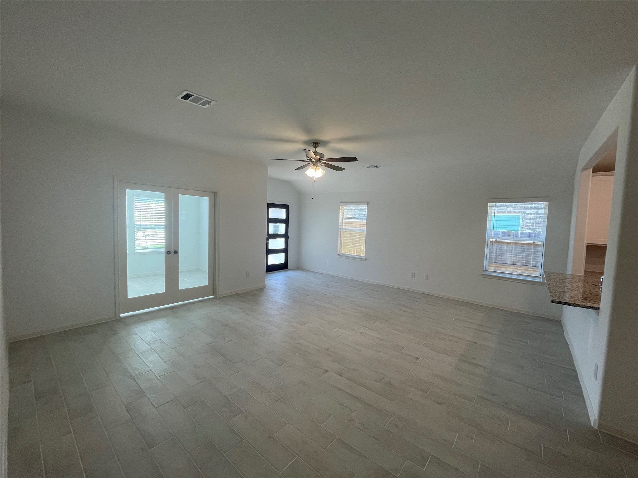 2212 Manila Lane Property Photo 6