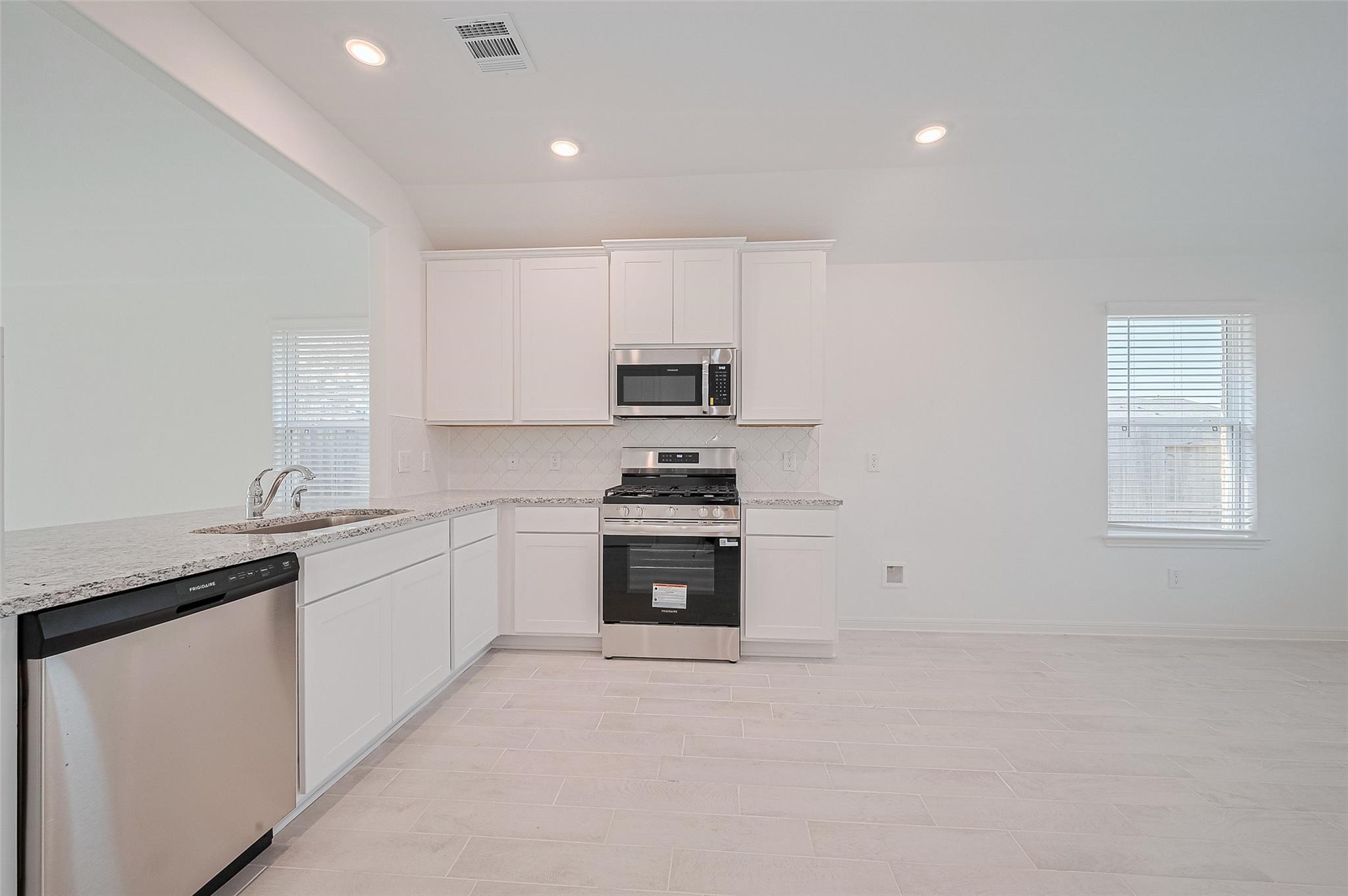 2212 Manila Lane Property Photo 7
