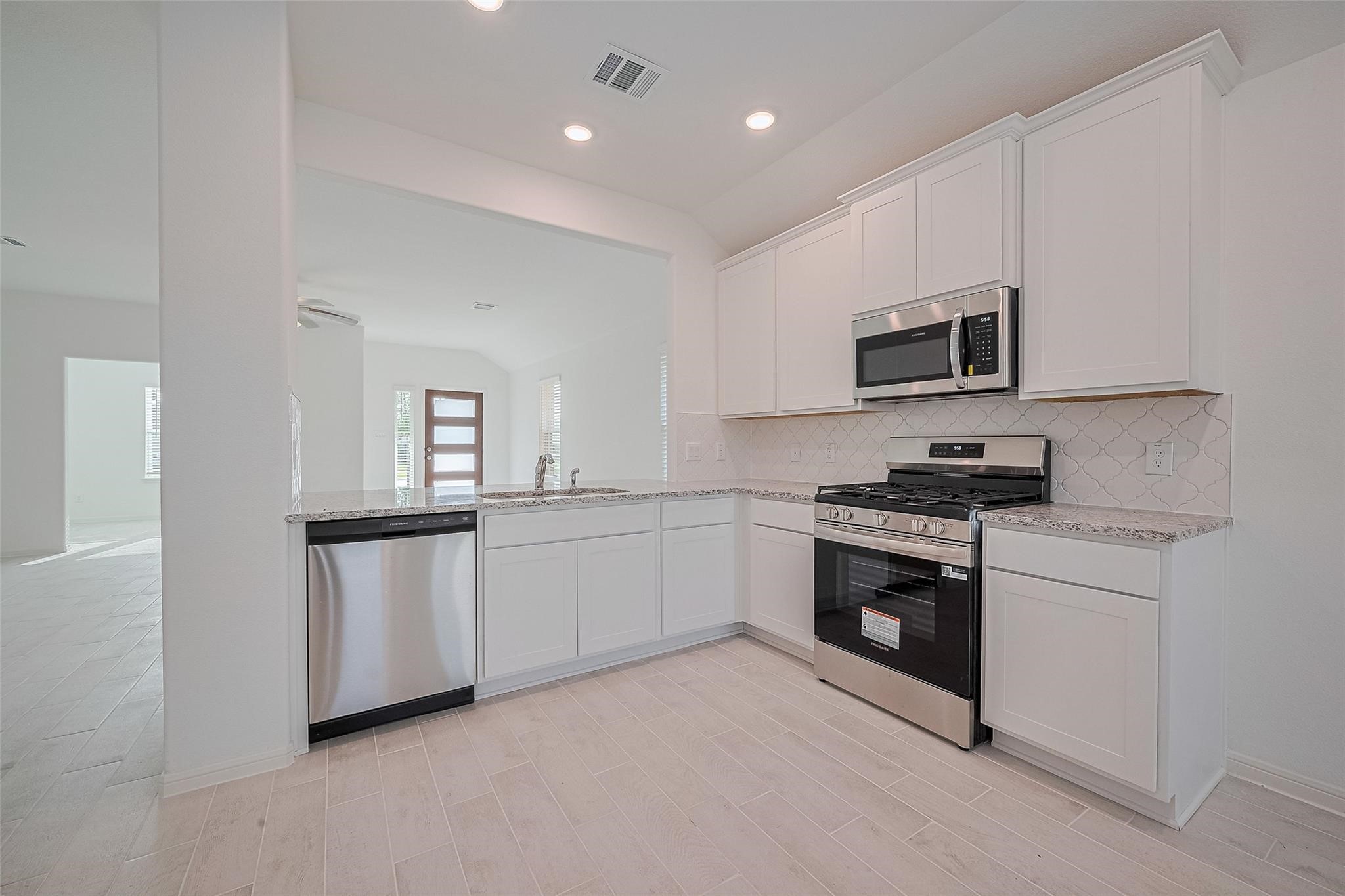 2212 Manila Lane Property Photo 8