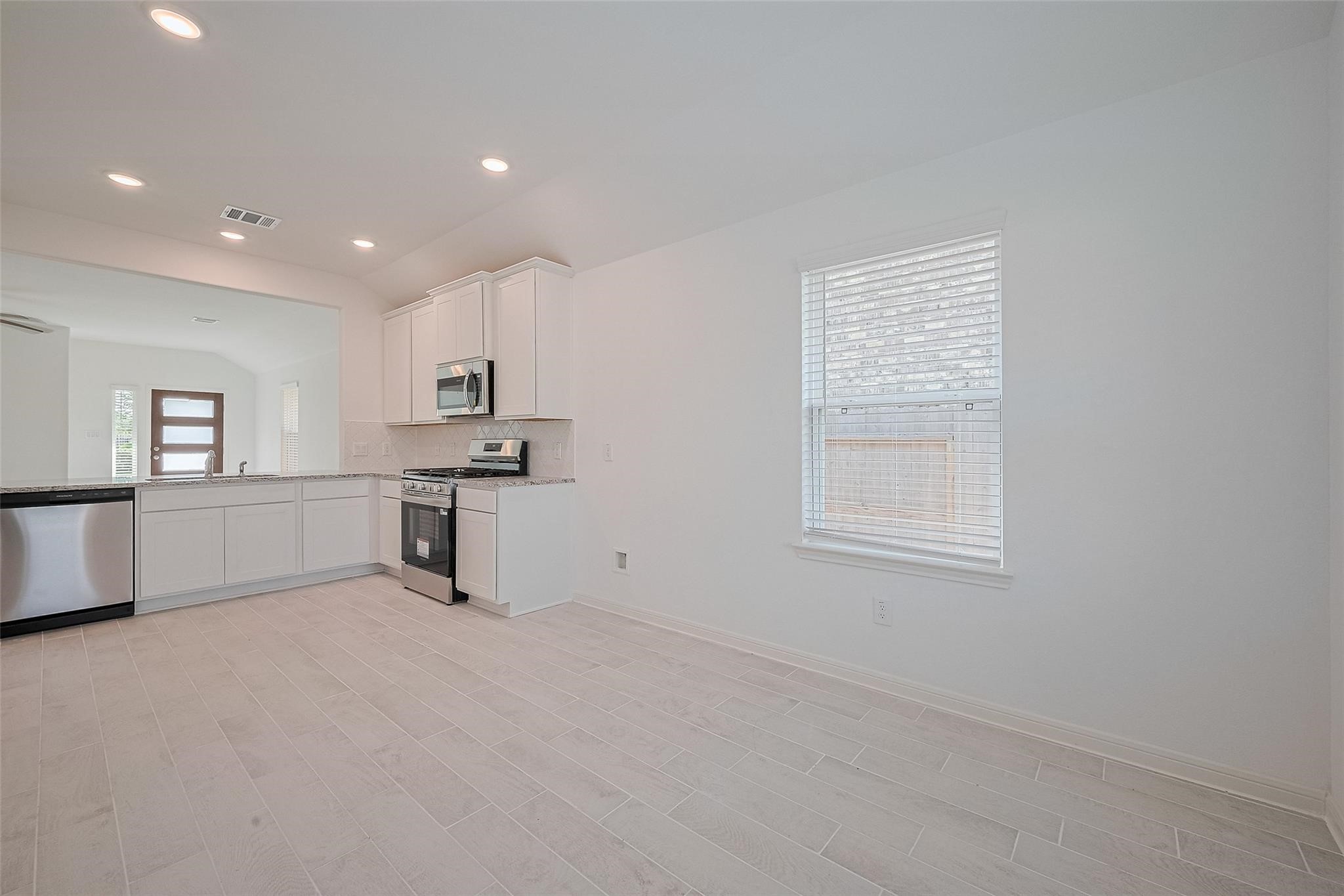 2212 Manila Lane Property Photo 9