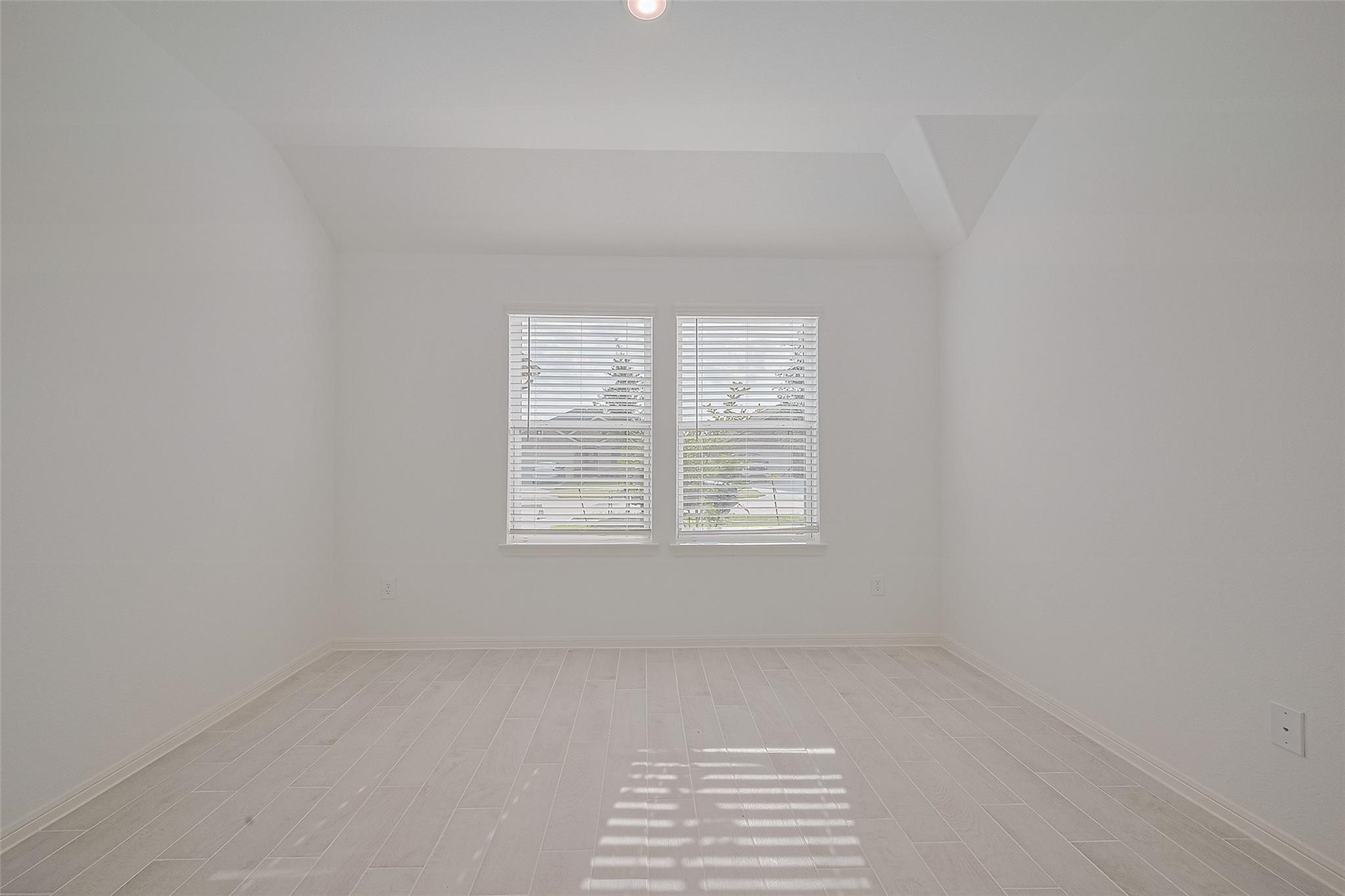 2212 Manila Lane Property Photo 11