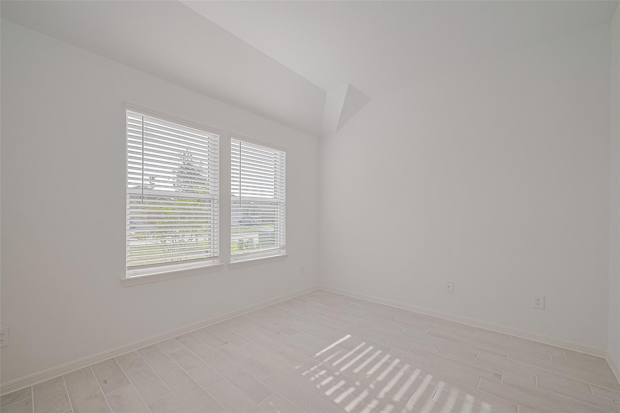 2212 Manila Lane Property Photo 12