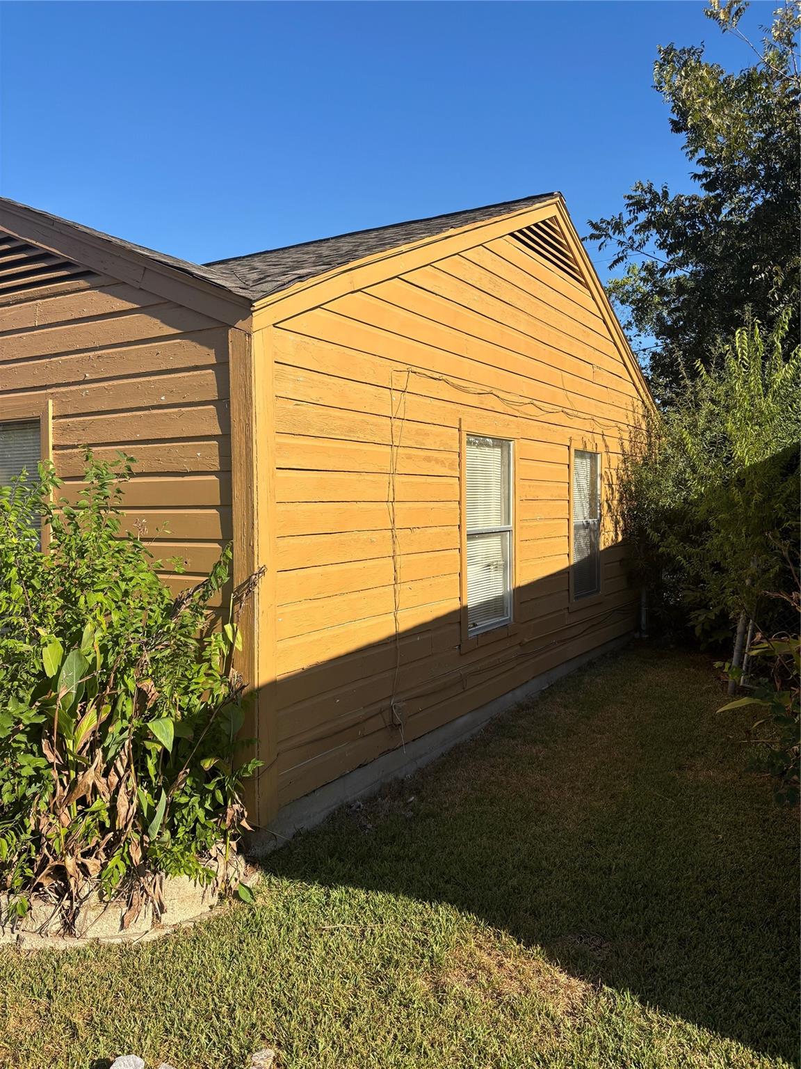 7339 Okinawa Road, Houston Tx 77033 Property Photo 2