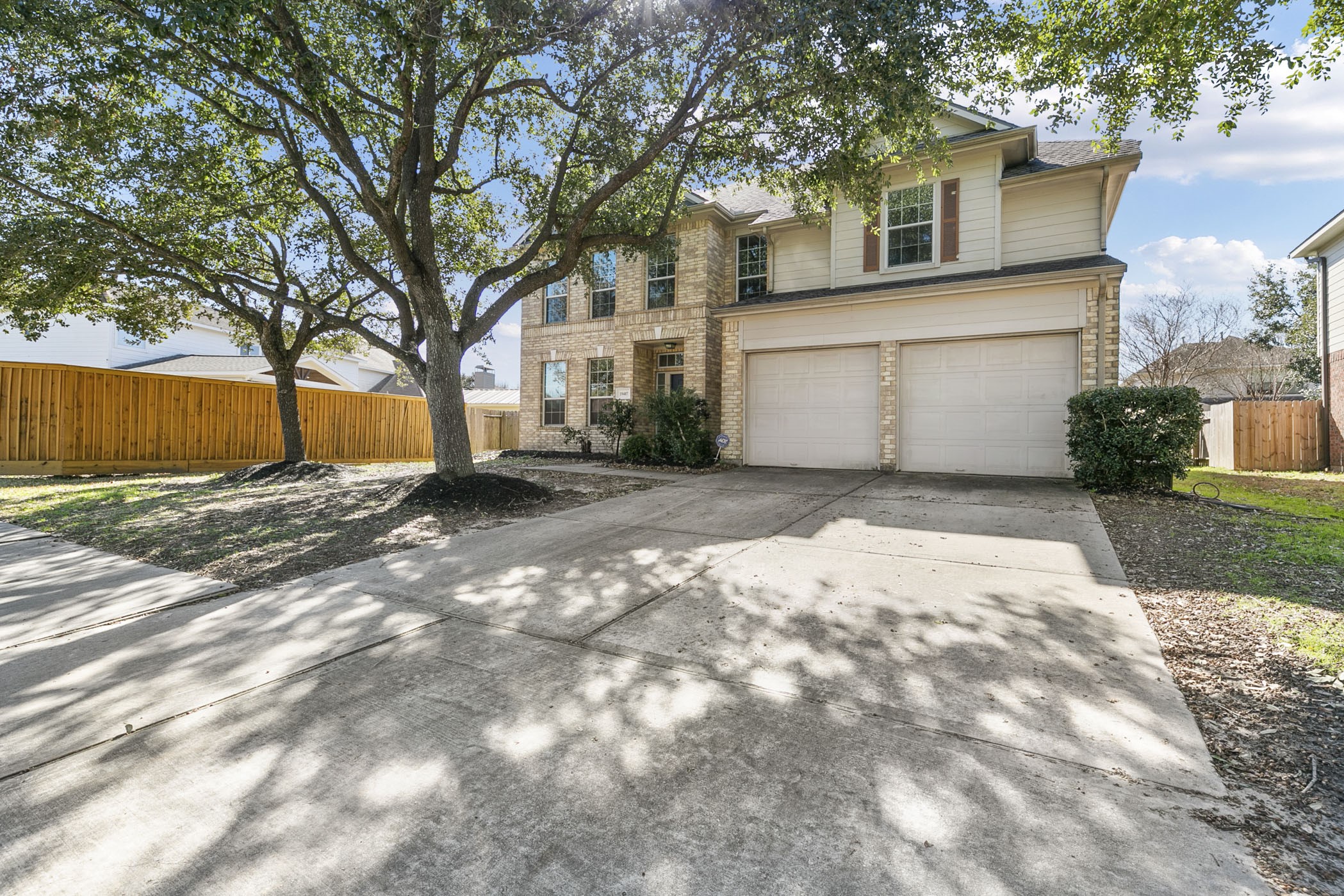 19407 Glen Landing Drive Property Photo 1