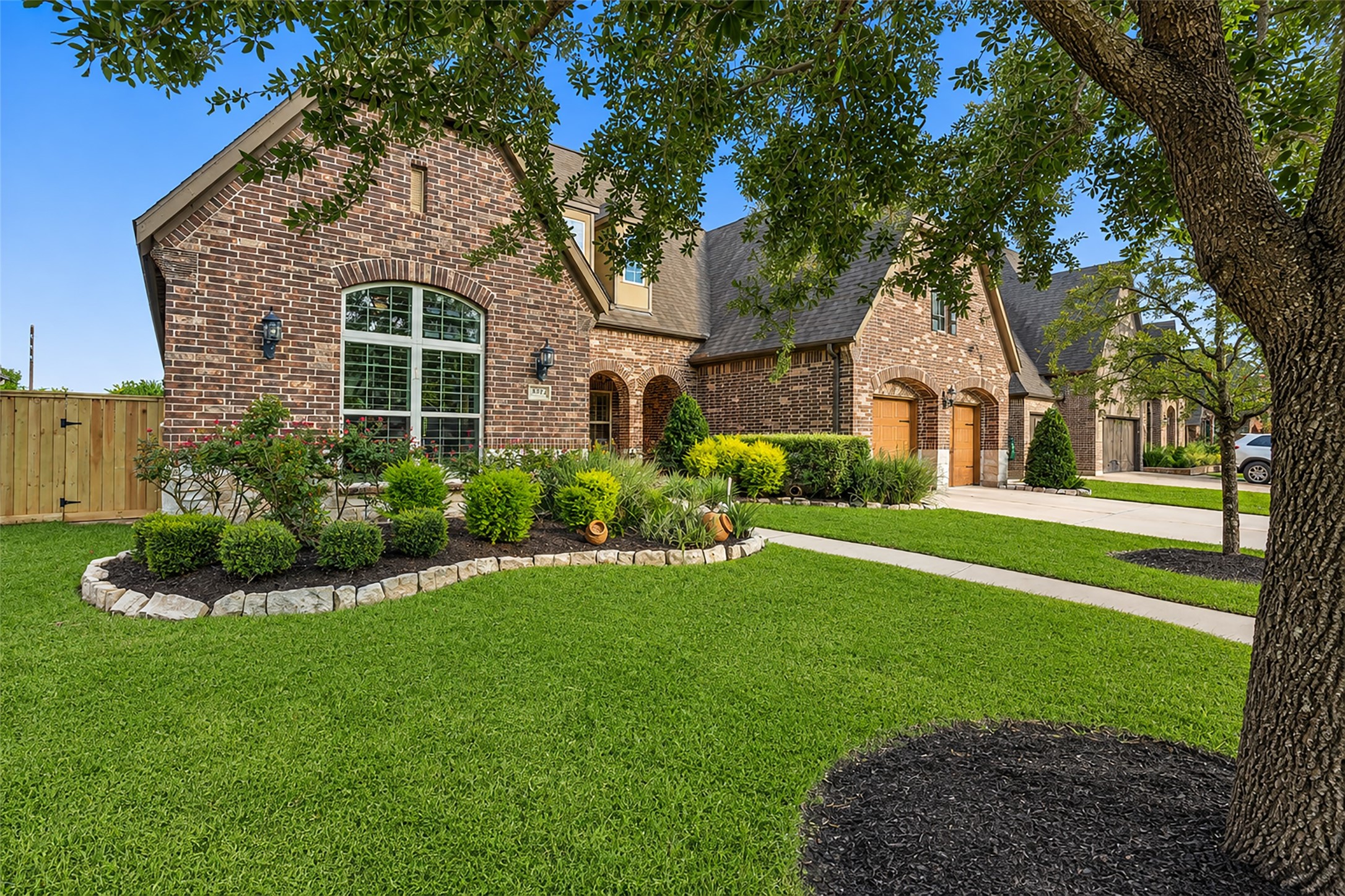 8723 Long Cross Drive Property Photo 4