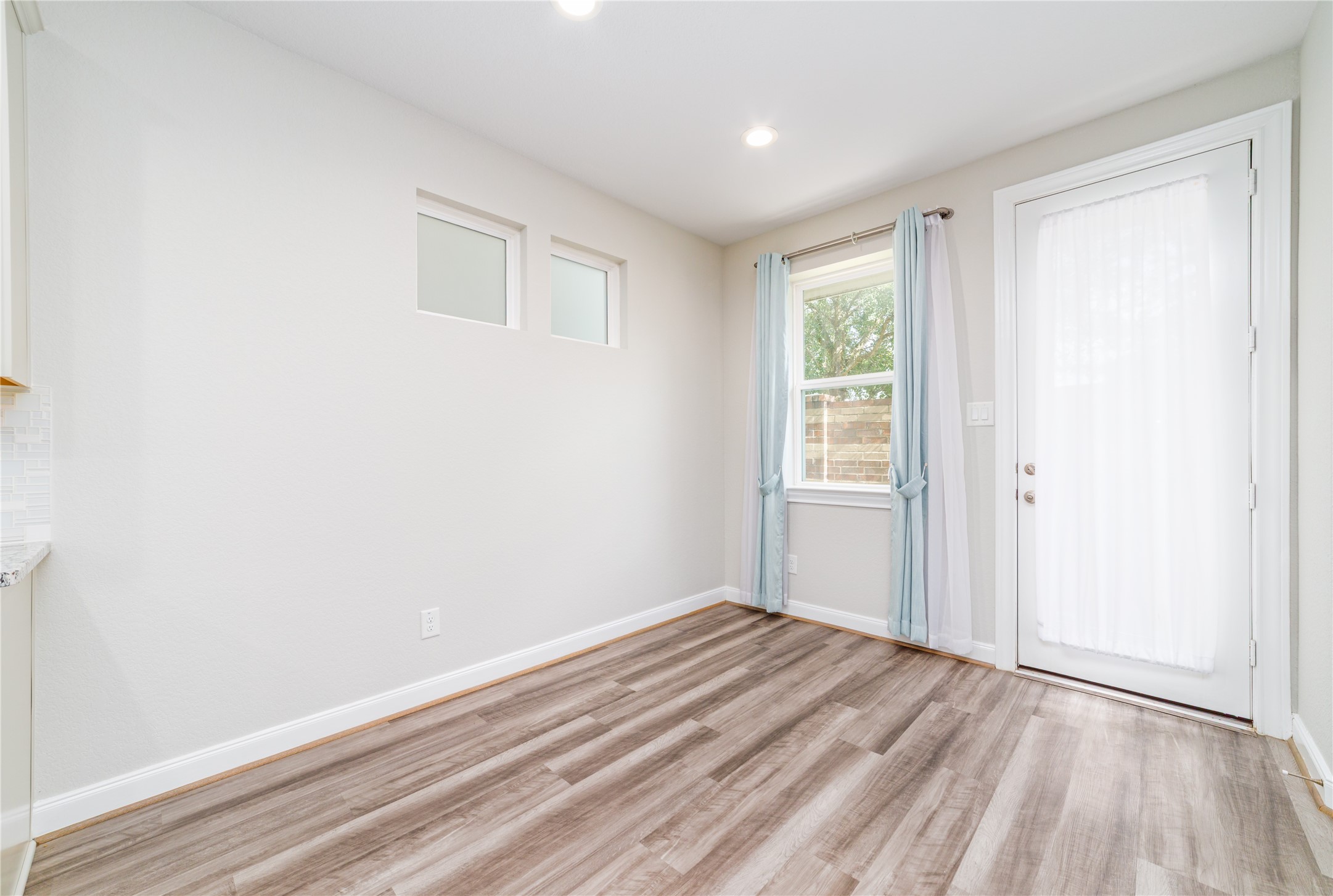10008 Waving Grain Lane Property Photo 15