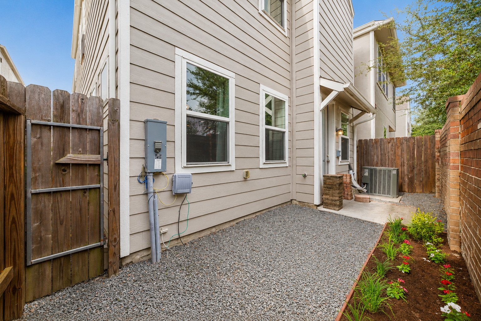10008 Waving Grain Lane Property Photo 24