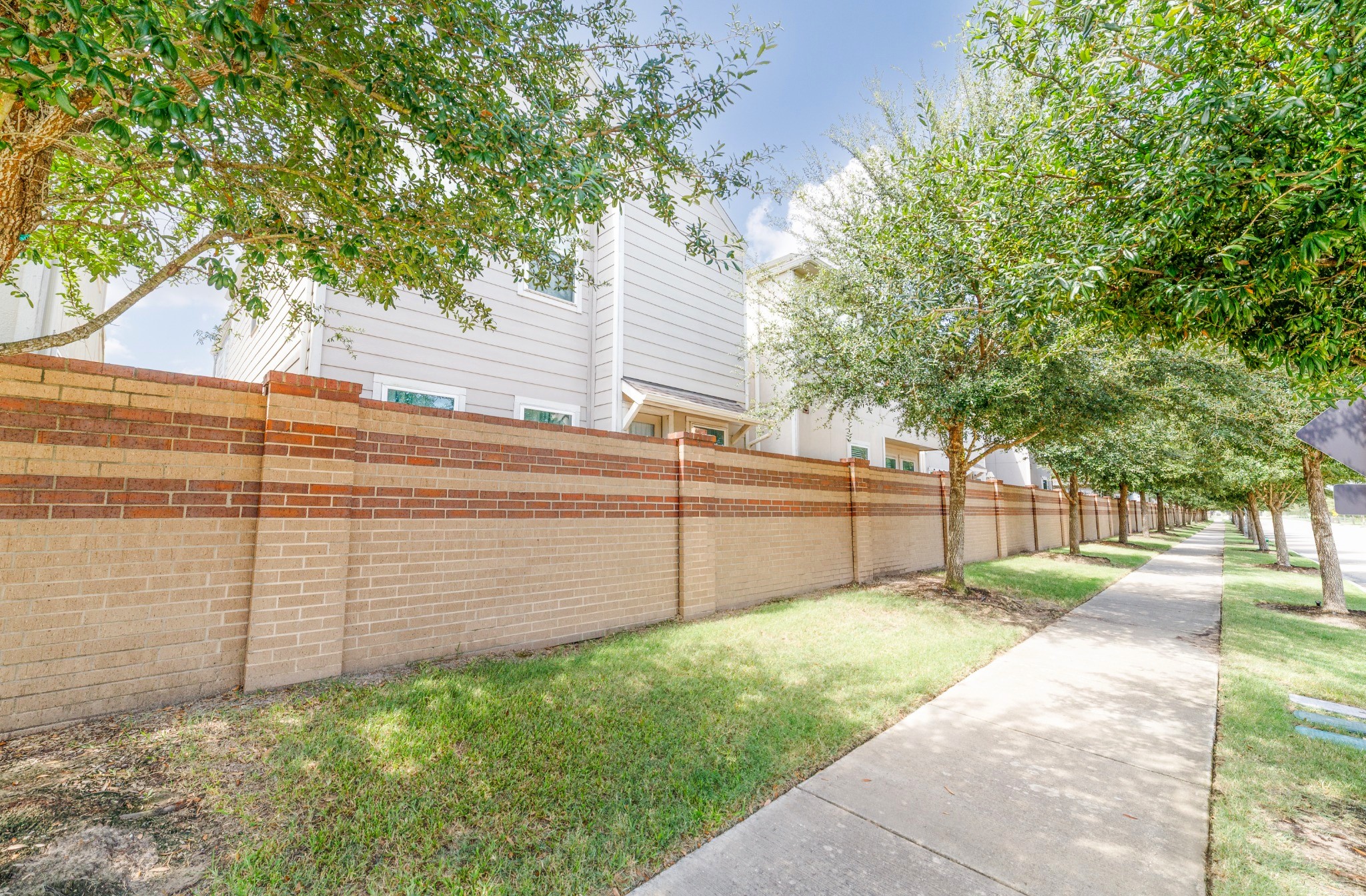 10008 Waving Grain Lane Property Photo 25