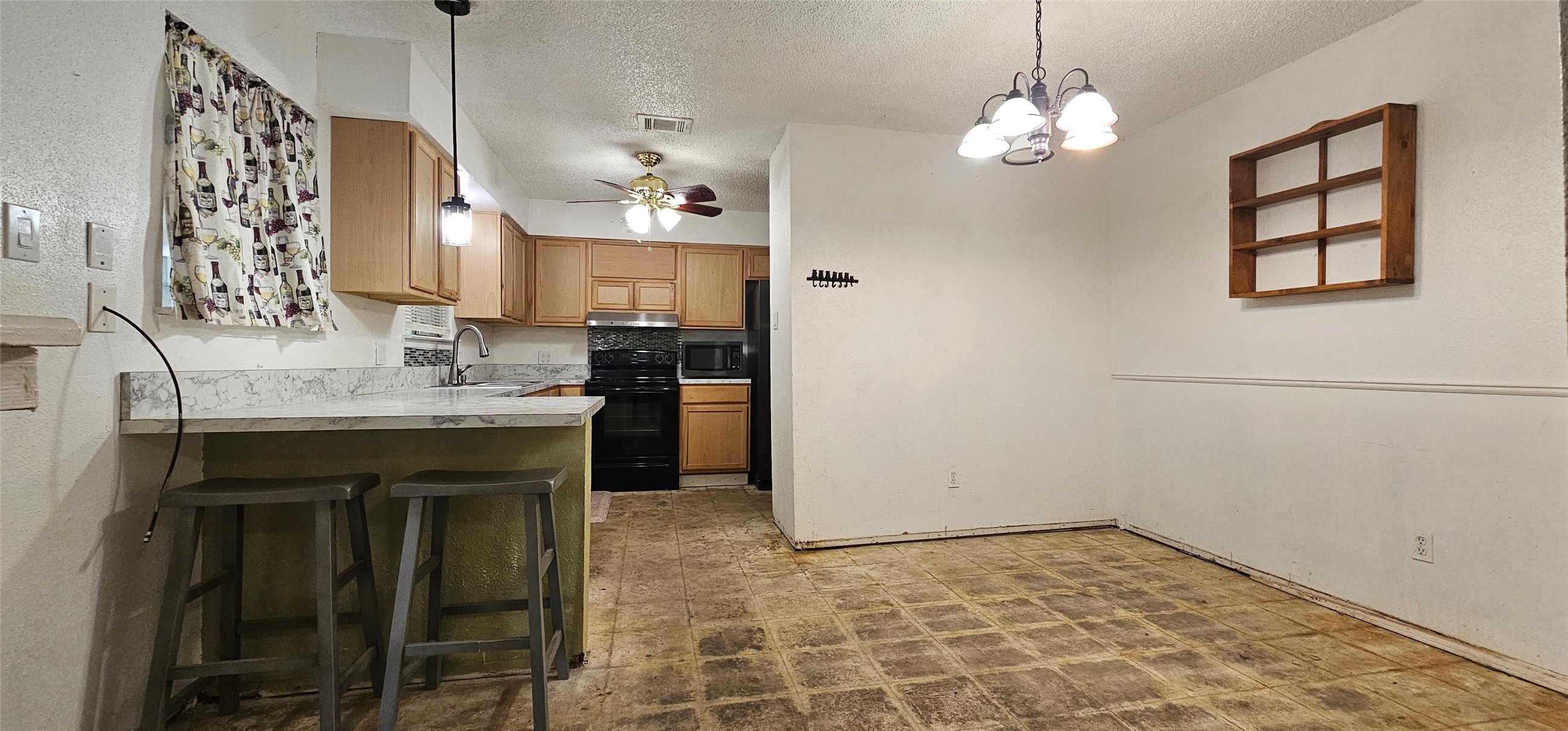 23338 Goodfellow Drive Property Photo 4