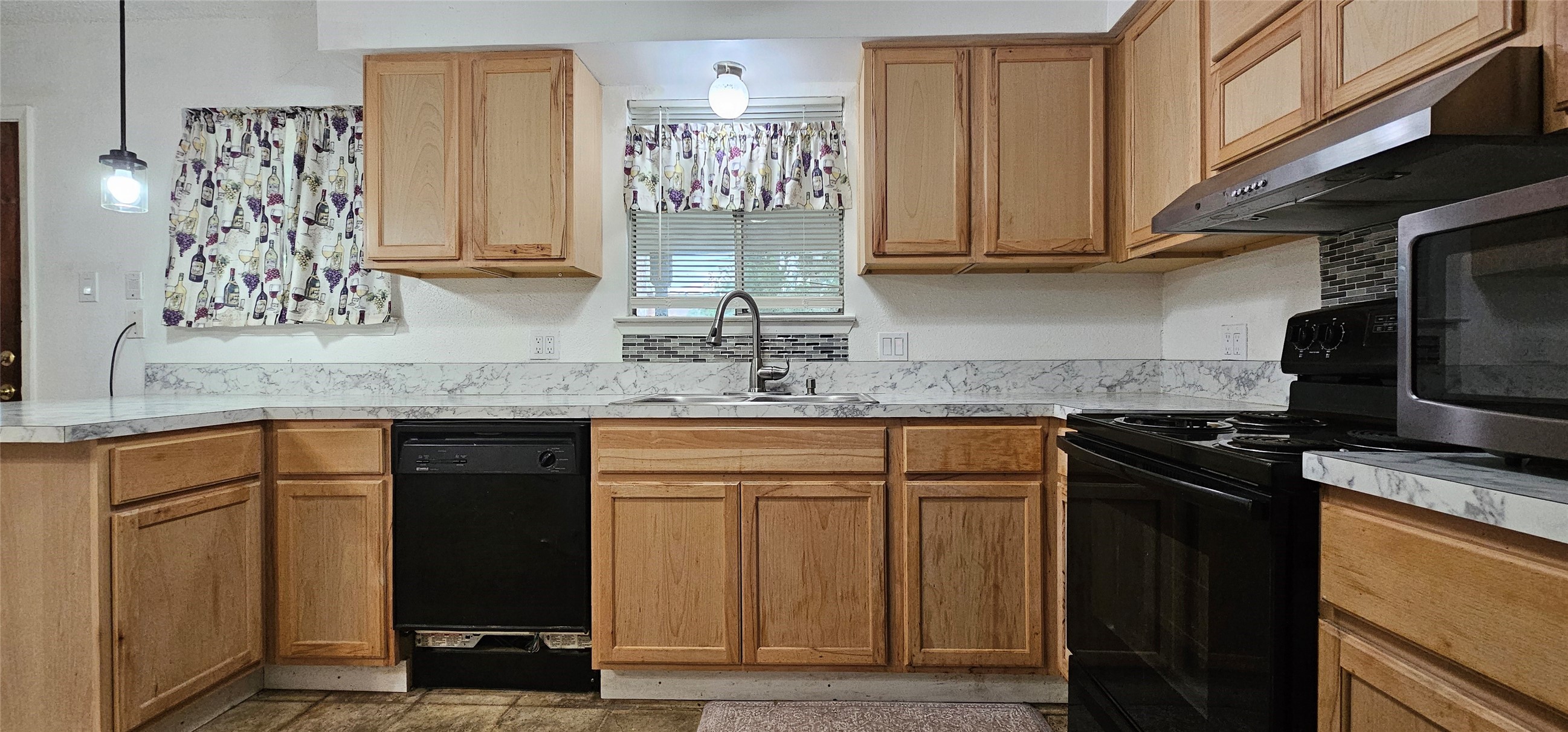 23338 Goodfellow Drive Property Photo 7