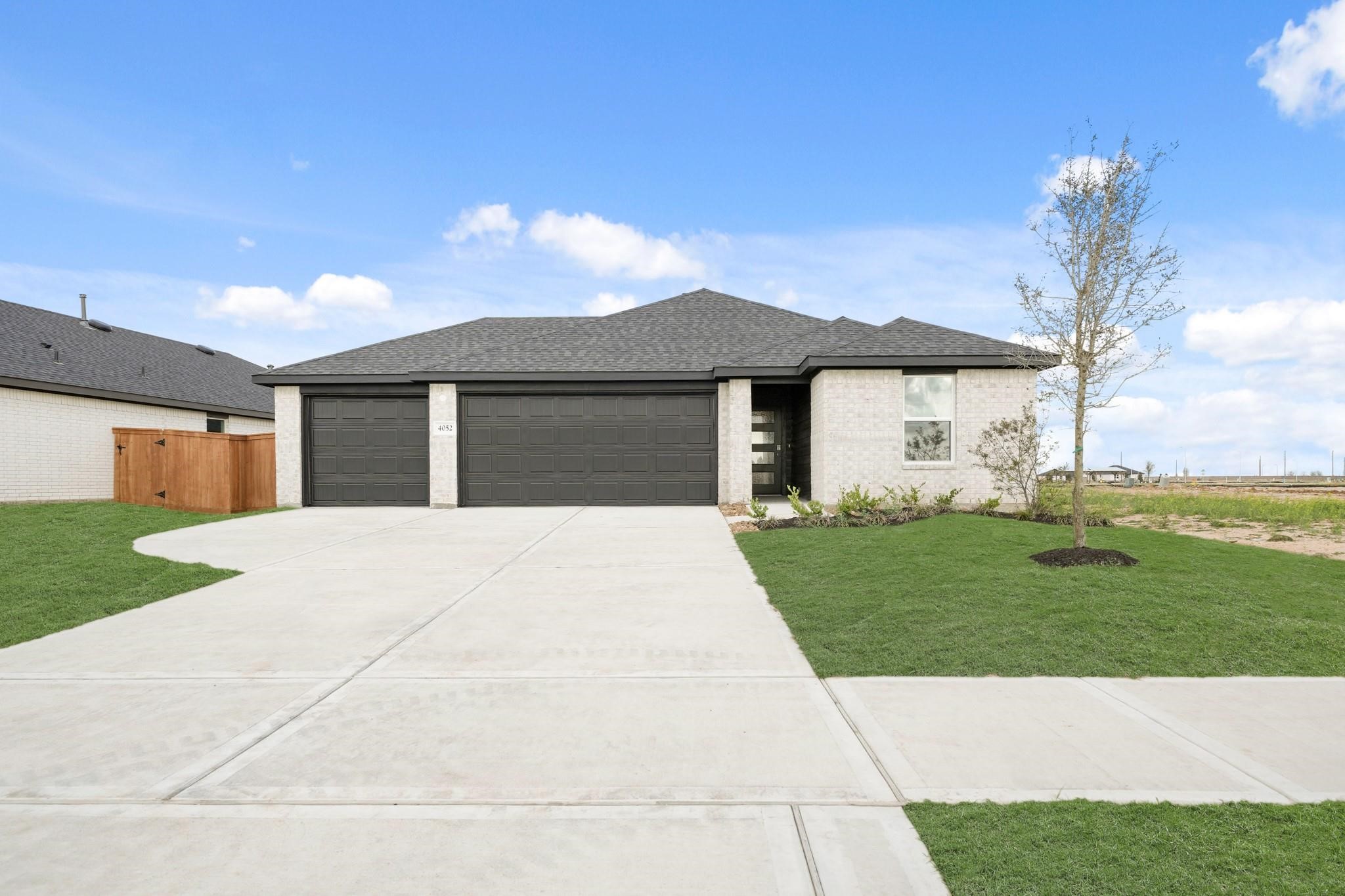 4052 Sun Burst Lane Property Photo 2