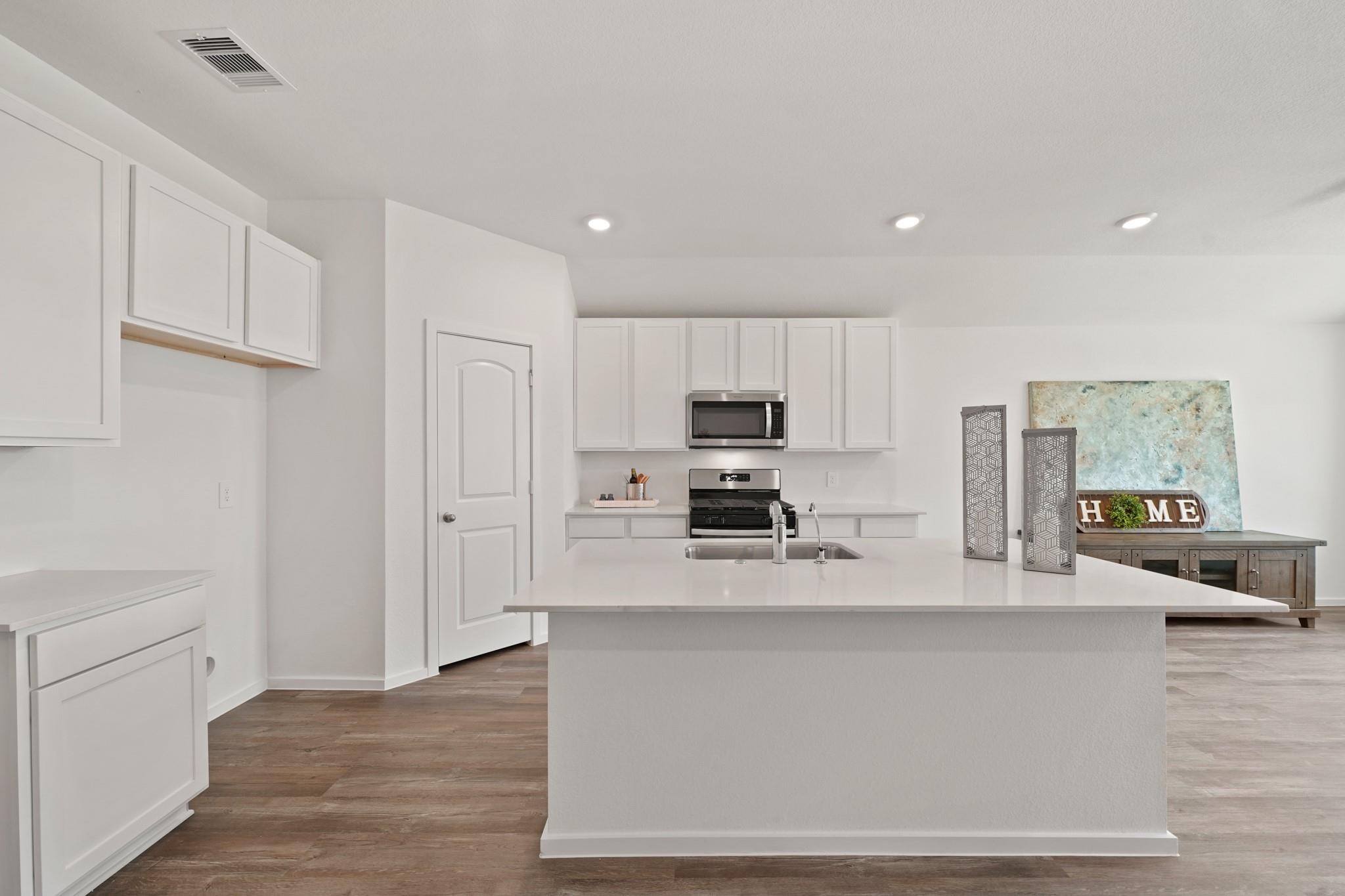 4052 Sun Burst Lane Property Photo 6