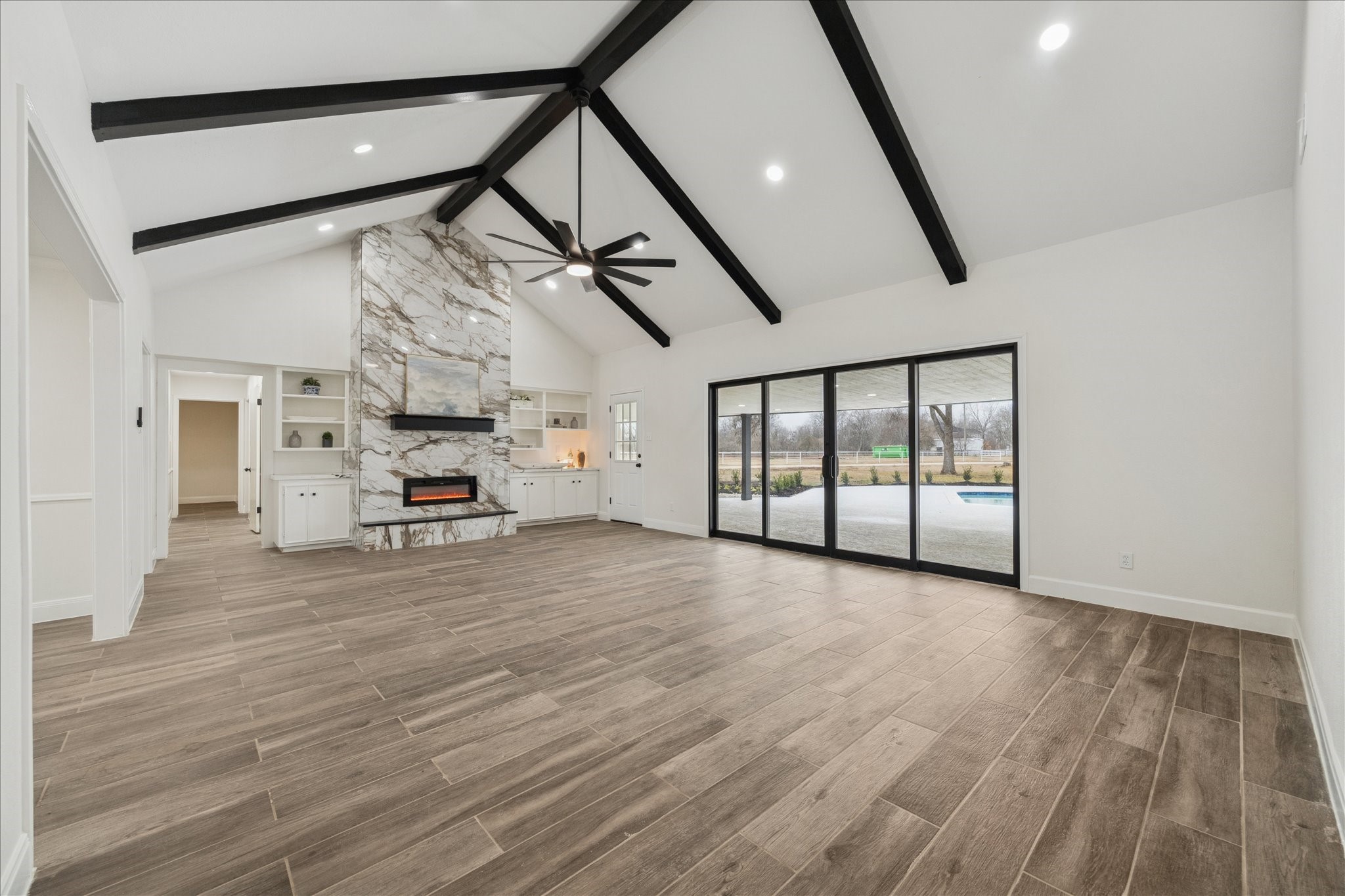 6911 Oak Lane Property Photo 3