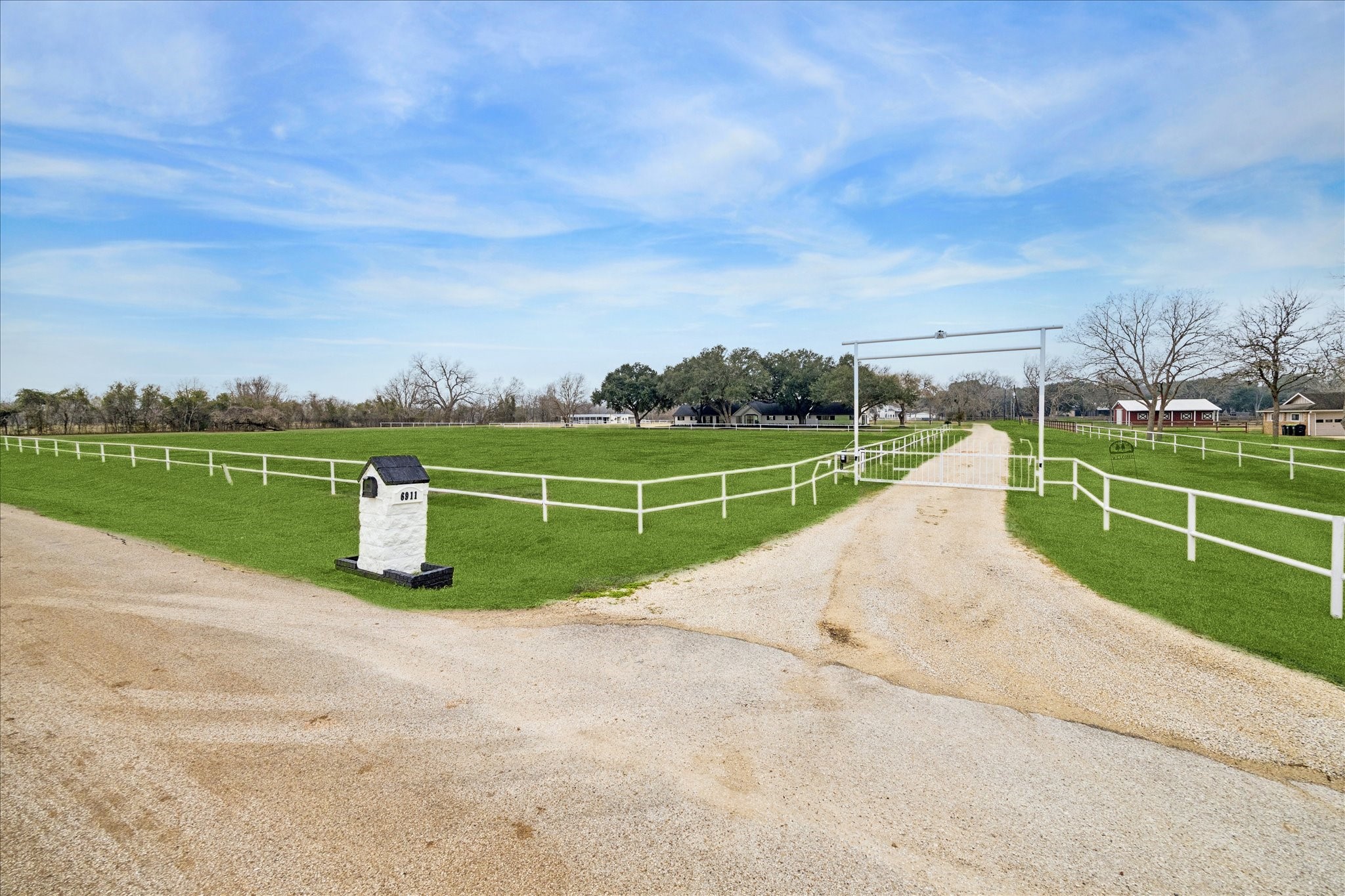 6911 Oak Lane Property Photo 6