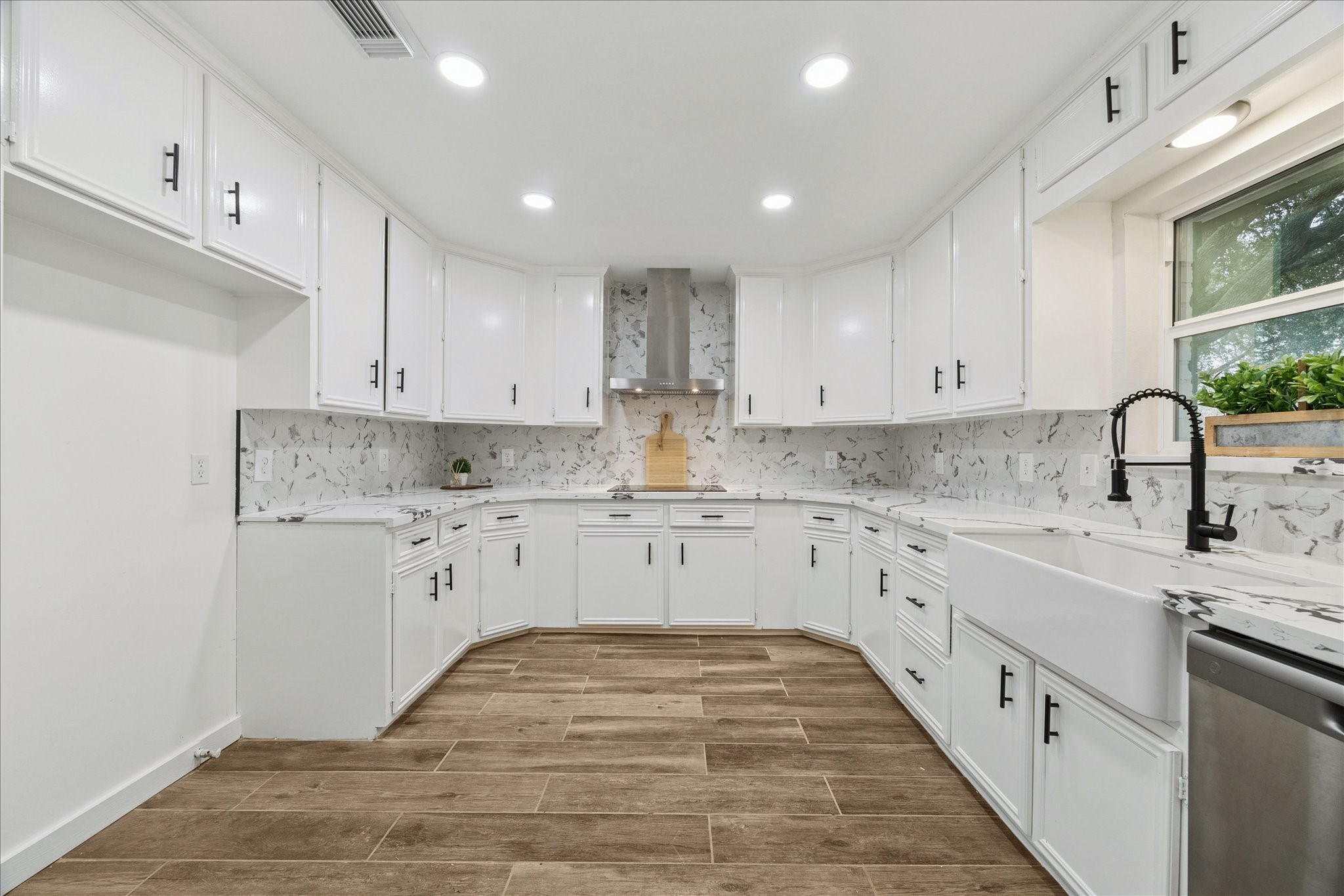 6911 Oak Lane Property Photo 13