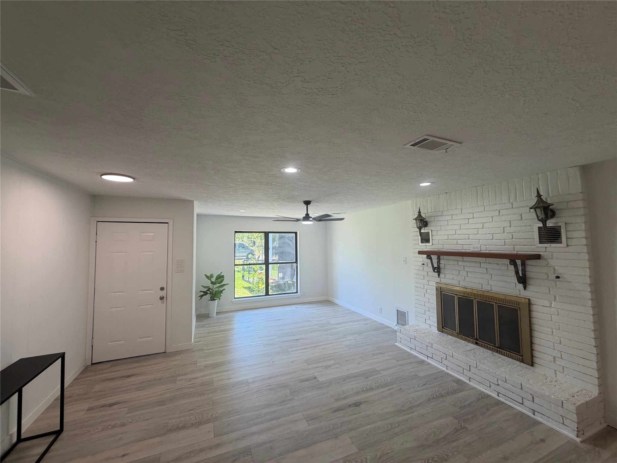 143 Hollyvale Drive Property Photo 2