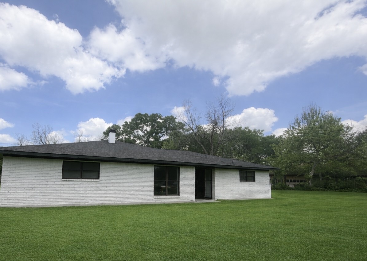 143 Hollyvale Drive Property Photo 4