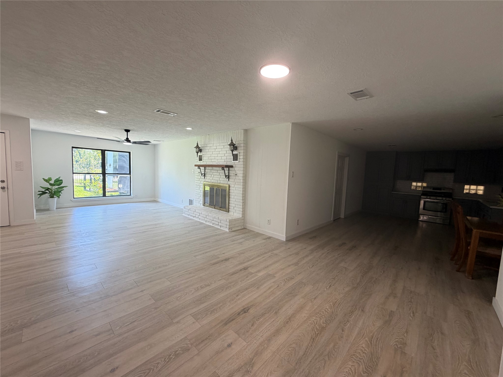 143 Hollyvale Drive Property Photo 6