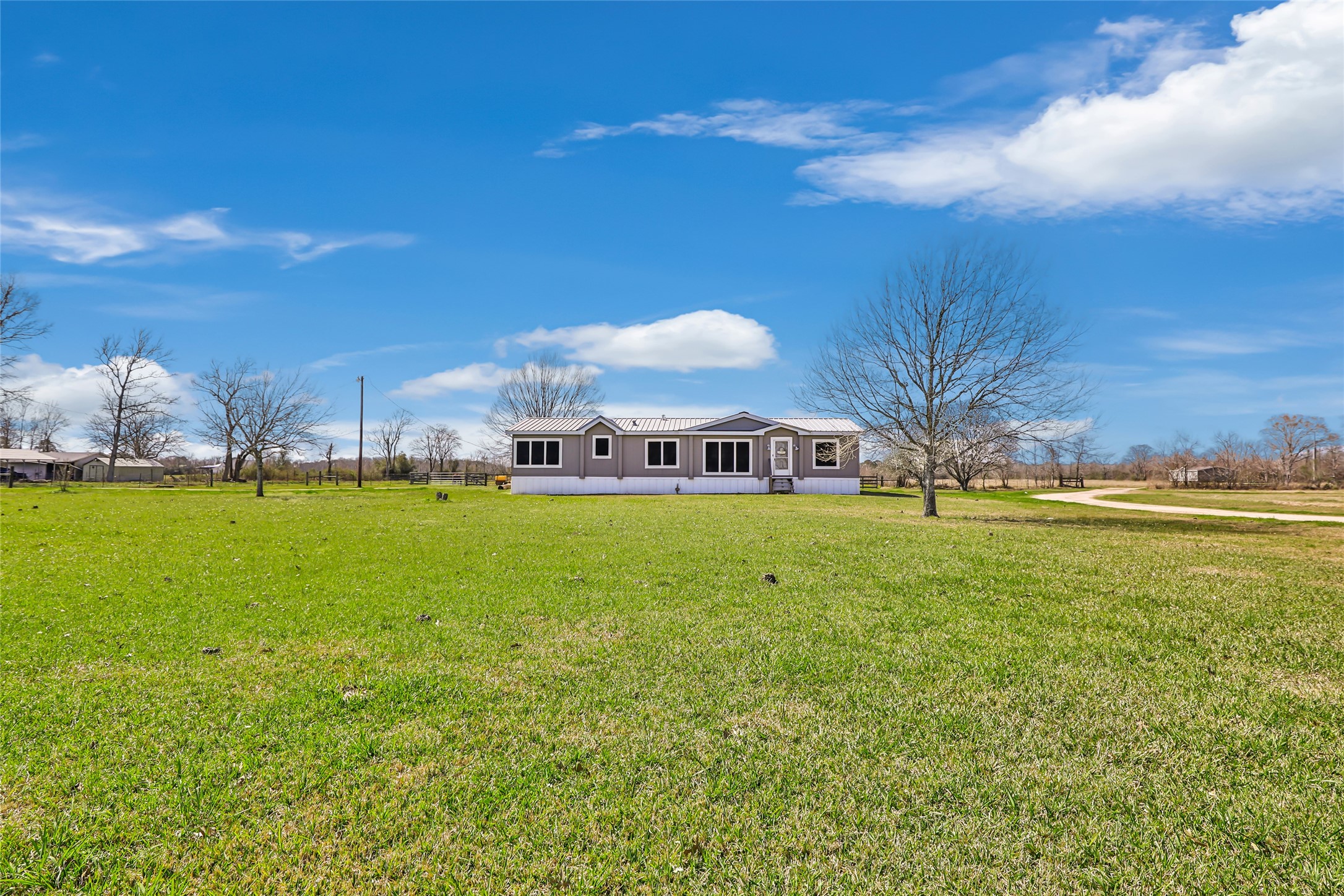 832 County Road 2009 Property Photo