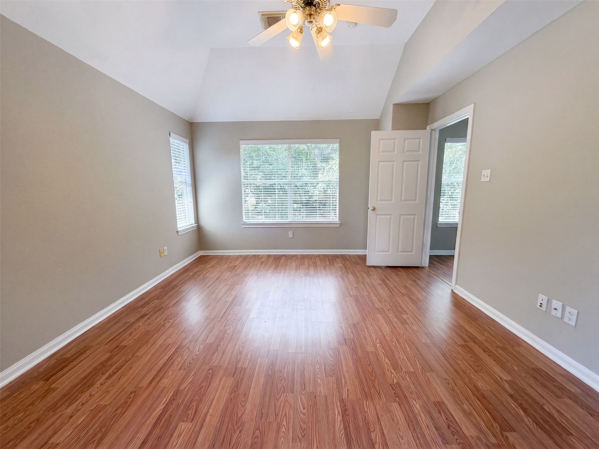 12159 Hawthorne Drive Property Photo 4