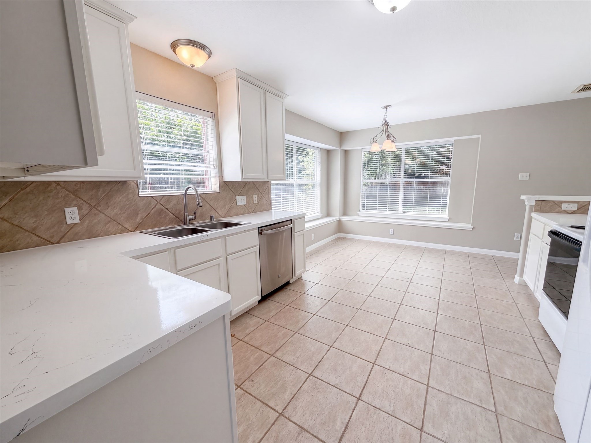 12159 Hawthorne Drive Property Photo 6