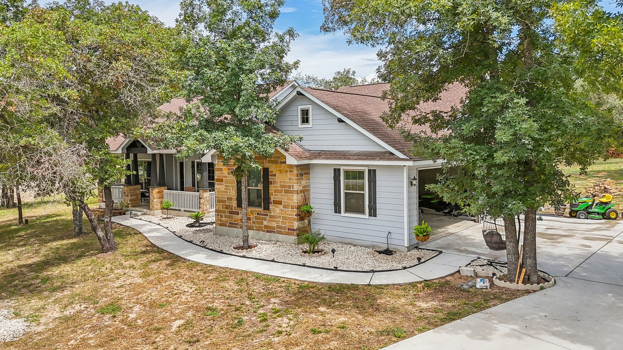 114 County Road 6863 Property Photo 1