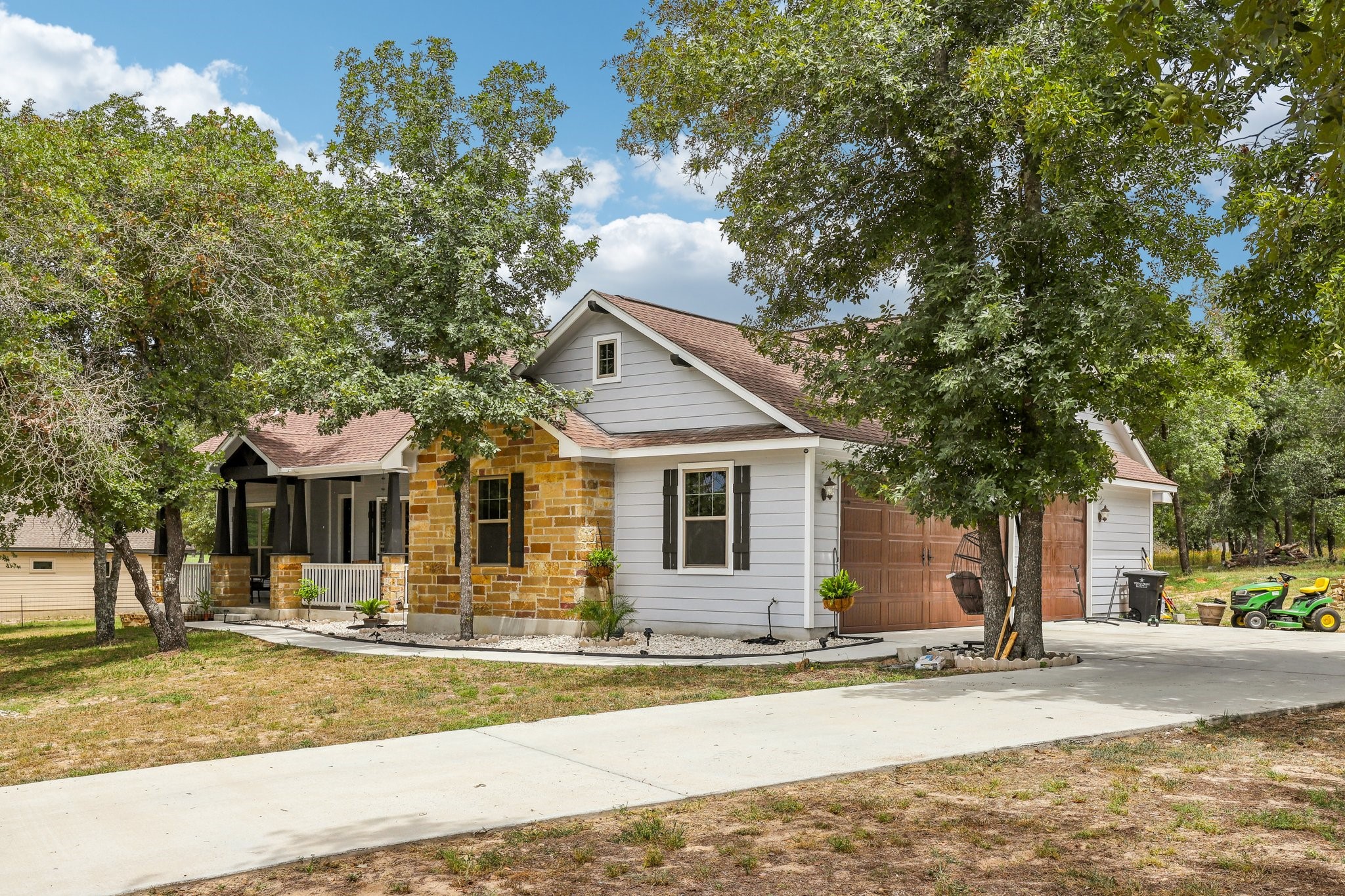 114 County Road 6863 Property Photo 2