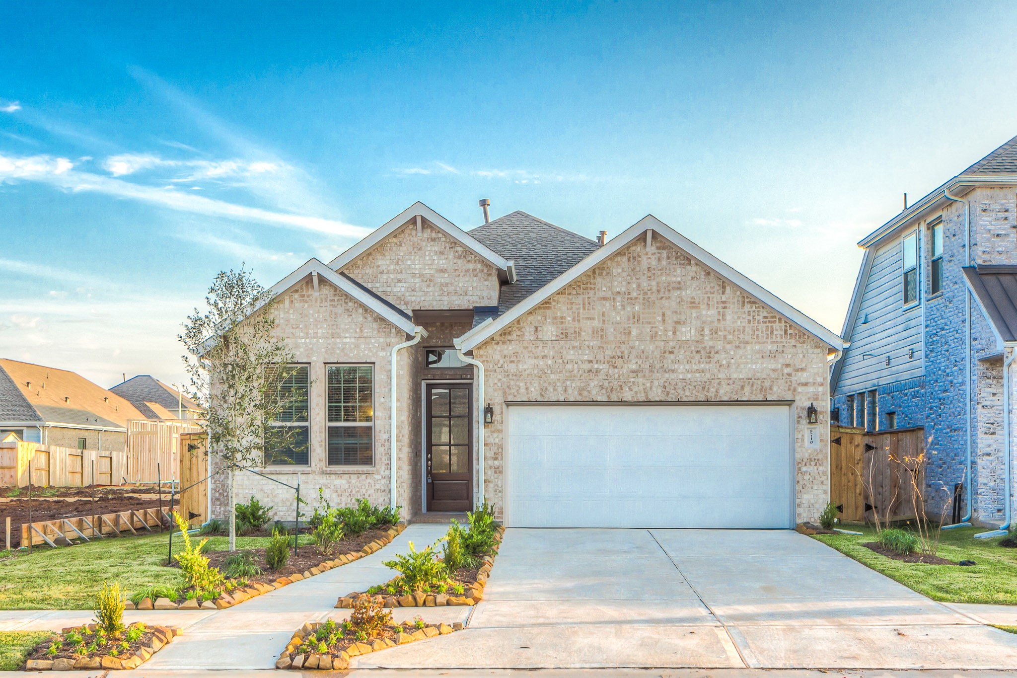 8710 Crossing Oak Lane Property Photo 1