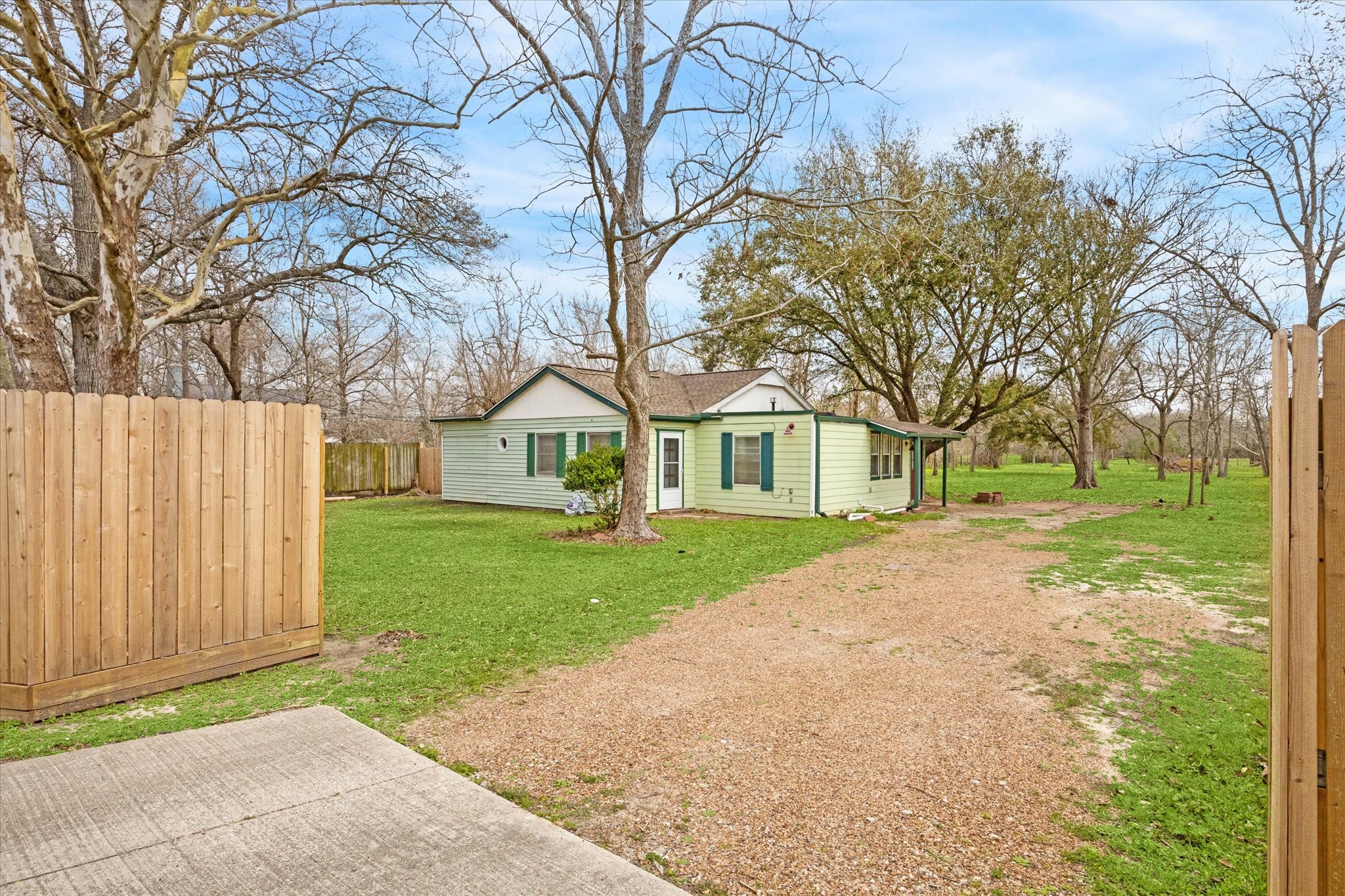 2027 Fm 646 Road N Property Photo