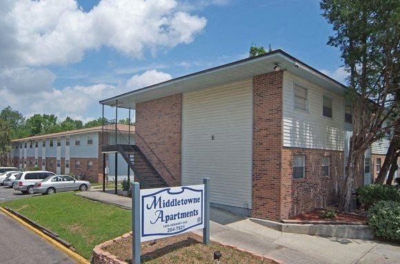 1809 Debarry Ave Property Photo 1