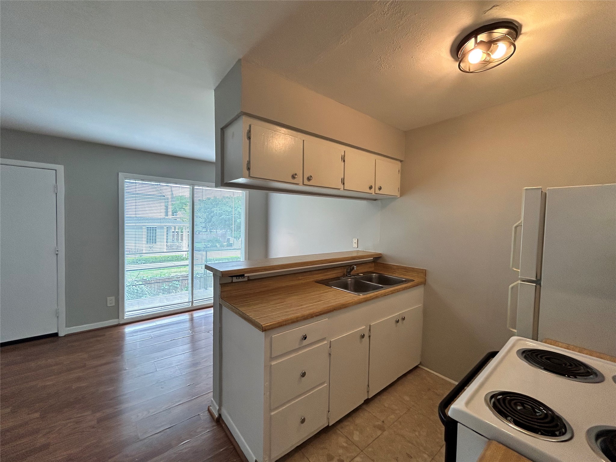 807 Heights Boulevard 10 Property Photo 3
