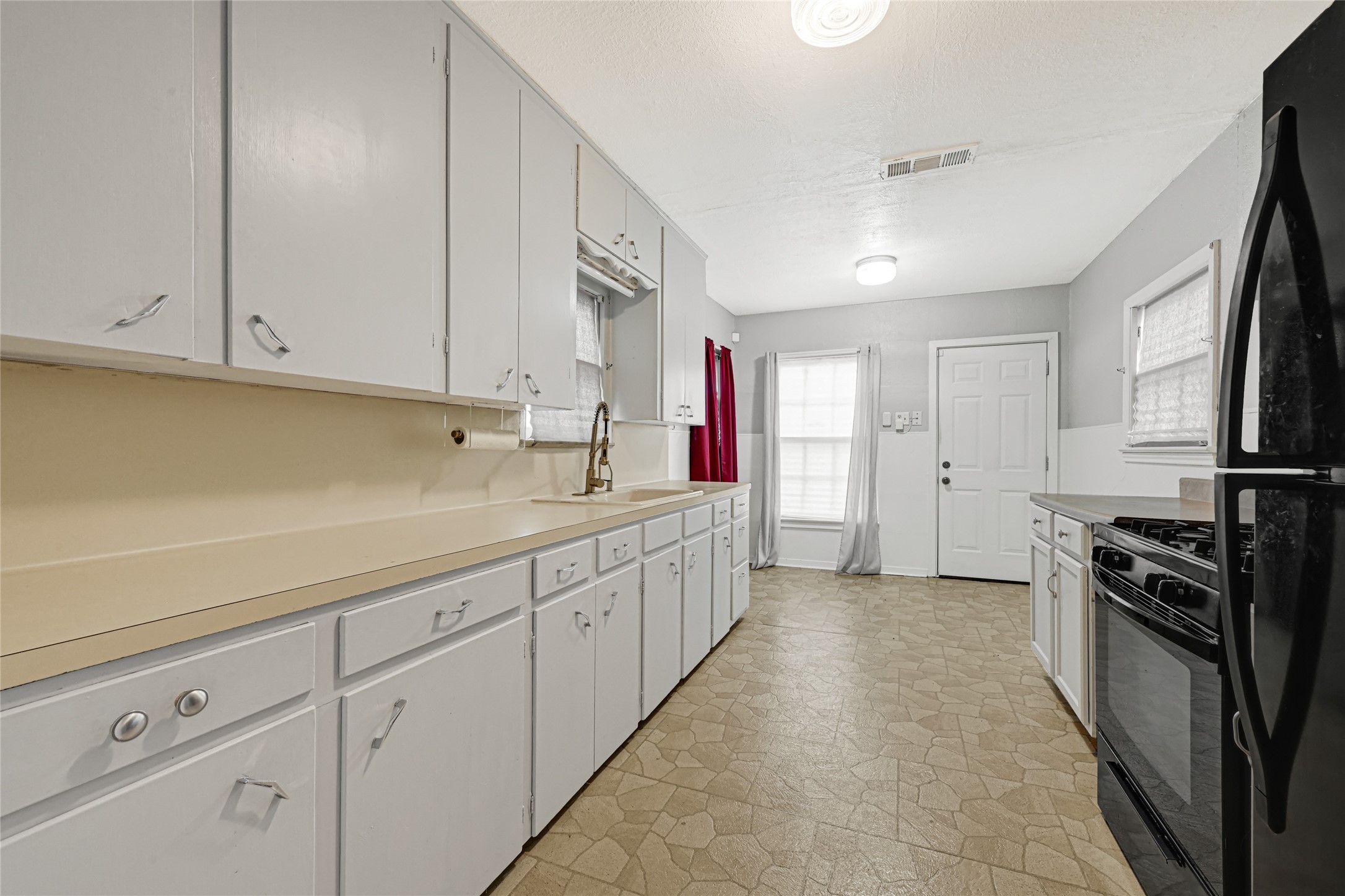 105 Highway Boulevard Property Photo 6