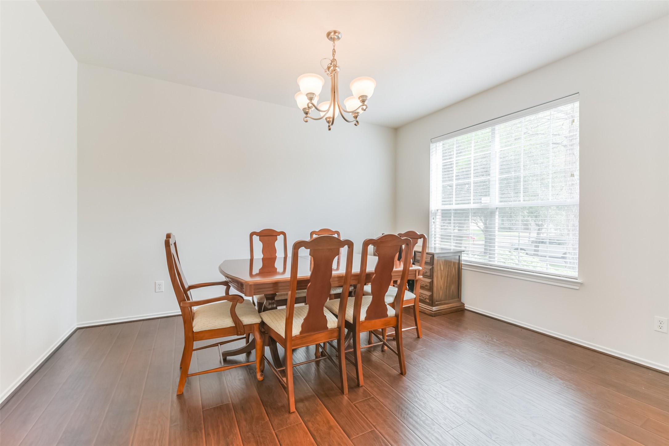 5418 Lilac Grove Lane Property Photo 3